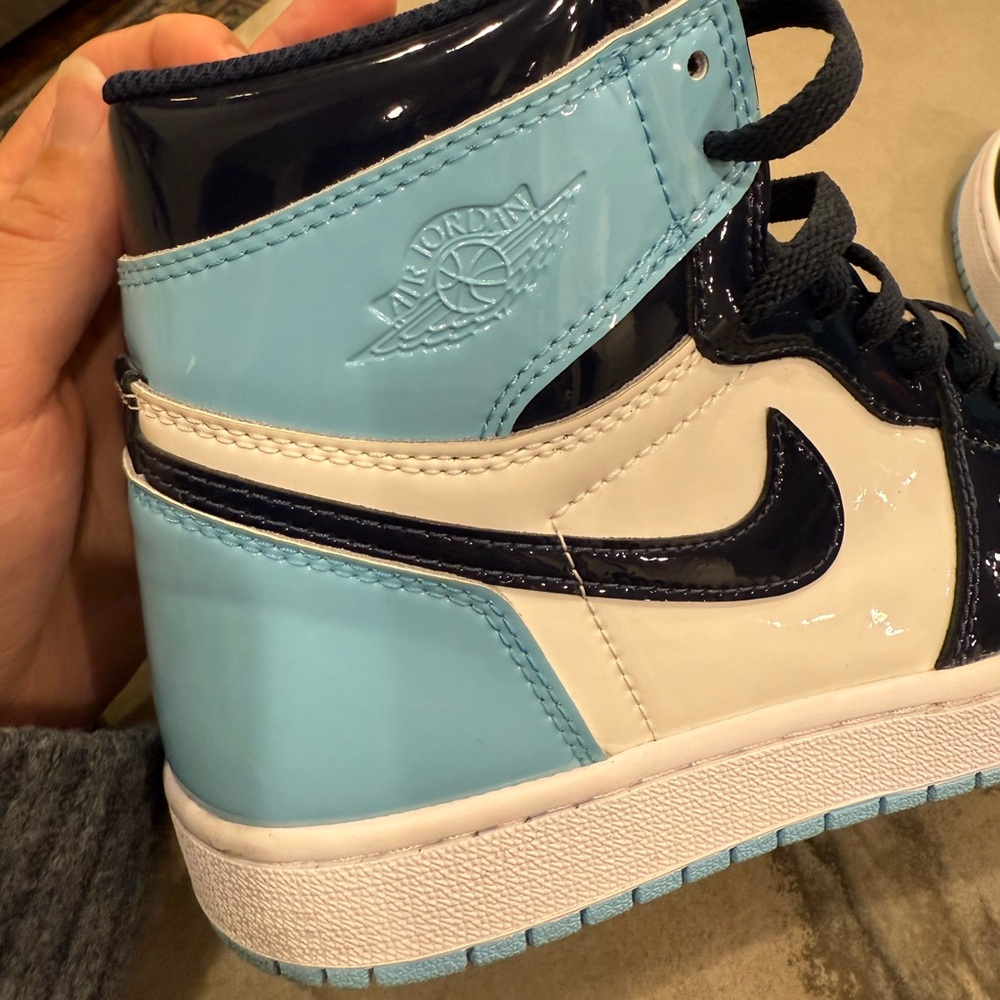 Air Jordan 1 Retro High OG 'Blue Chill' - Women’s 8, Men’s 6.5 - Picture 8 of 12